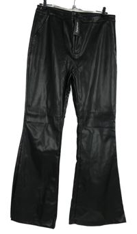 Nové - Dámské černé koženkové flare kalhoty Bohoo