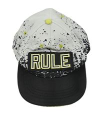 Bílo-černá skvrnitá kšiltovka s nápisem