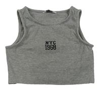 Sivý rebrovaný crop top s nápisom Primark