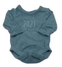 Šedomodré žebrované body s číslem George