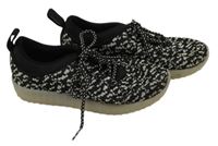 Černo-bílé melírované textilní boty Pepperts vel. 32