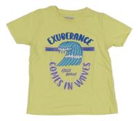 Žlté tričko s nápismi a vlnou