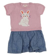 Svetloružové pletené šaty so zajícem a riflovou sukní