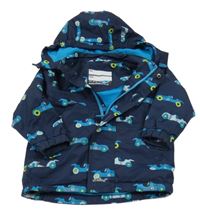 Tmavomodrá šusťáková jarní bunda se závodními auty a odepínací kapucí TCM