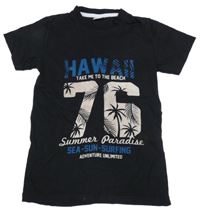 Černé tričko s číslem s palmami a listy a nápisy