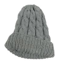 Šedá vzorovaná pletená čepice 