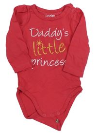 Fuchsiové body s nápisem 