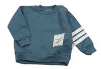 Tmavomodrá mikina s nášivkou a prúžkami