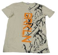 Béžovo-černé vzorované tričko s nápisem Chapter young