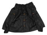 Čierna koženková sukňa s trakami a gombíkmi