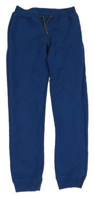 Petrolejové tepláky name it.