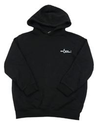 Čierna mikina s nápisom a kapucňou
