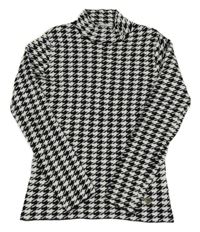 Bielo-čierny vzorovaný úpletový sveter