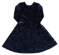 Tmavomodré sametové šaty