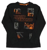 Černé triko s nápisem a skejťaky C&A