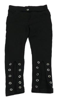 Čierne tregíny s rozparky a cvokmi 