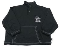 Čierna oversize mikina s nápismi a vreckom sinsay