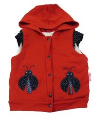 Červeno-tnavomodrá prešívaná zateplená vesta s lienkami a volániky s bodkami a kapucňou