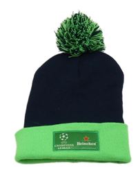 Tmavomodro-neonově zelená čepice s nášivkou a bambulí