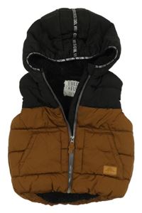 Černo-hnědá šusťáková zateplená vesta s kapucí F&F