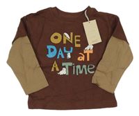 Nové  - Hnědé triko s nápisem a béžovými rukávy 