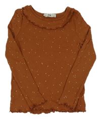 Hnědé žebrované triko s puntíky a volánky C&A