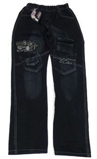 Nové - čierne rifle s nákladním autom