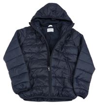 Tmavomodrá prošívaná šusťáková přechodová bunda s kapucí M&Co