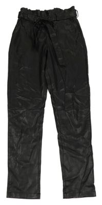 Čierne koženkové chino nohavice s opaskom Shoeby