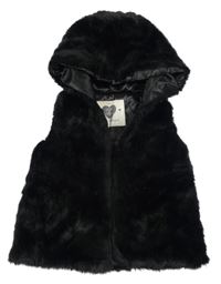Černá kožešinová vesta s kapucí F&F