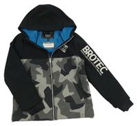 Černo-vzorovaná softshellová bunda s potiskem a kapucí bpc