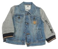 Svetlomodrá rifľová bunda so šelmou a sivymi teplákovymi rukávy a nápismi C&A