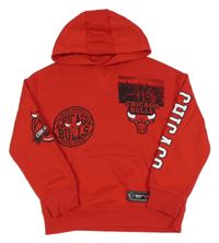 Červená mikina s Chicago Bulls a kapsou a kapucí PRIMARK