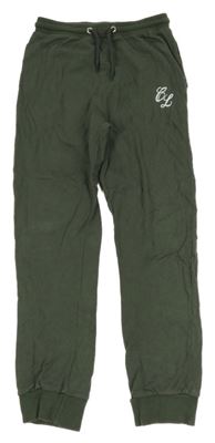 Tmavozelené tepláky s písmenem 