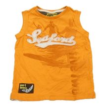 Oranžový top s postavami a nápisom