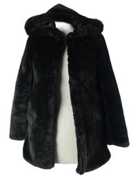 Dámsky čierny kožušinový kabát s kapucňou