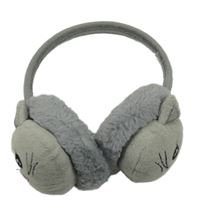 Šedé chlupaté klapky na uši - kočka