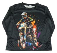 Čierno-farebné tričko s motorkářem