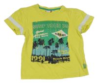 Tmavožlté tričko s palmami a nápismi a číslami BERTI