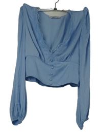 Dámska svetlomodrá saténová crop blúzka s čipkou Stradivarius