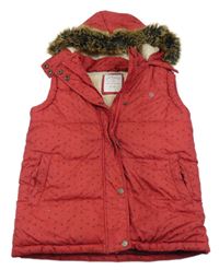 Červená puntíkovaná šusťáková zateplená vesta s kapucí Fat Face 