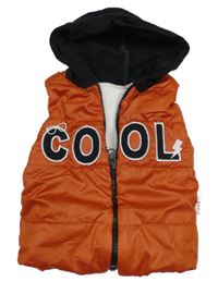 Tehlová prešívaná šušťáková zateplená vesta s nápisom a okuliarmi a bleskom a kapucňou