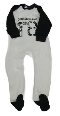 Bielo-čierny overal s číslom a loptou