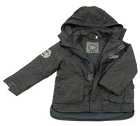 Černo-šedá kostkovaná šusťáková zateplená bunda s nápisem a kapucí C&A