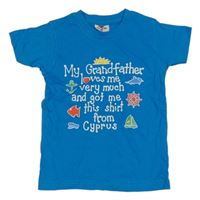 Modré tričko s nápisom