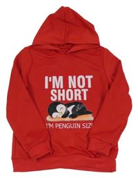 Červená mikina s tučňákem a kapucňou