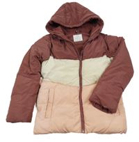 Mahagonovo-bílo-světlerůžová prošívaná šusťáková zimní bunda s kapucí YIGGA