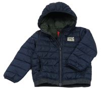 Tmavomodrá prošívaná šusťáková zateplená bunda s nápisem a kapucí S. Oliver