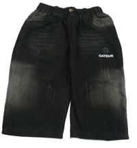 Černé teplákové kraťasy riflového vzhledu s nápisem