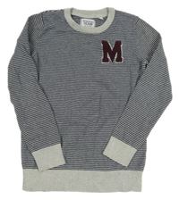 Tmavomodro-sivý pruhovaný sveter s písmenem C&A